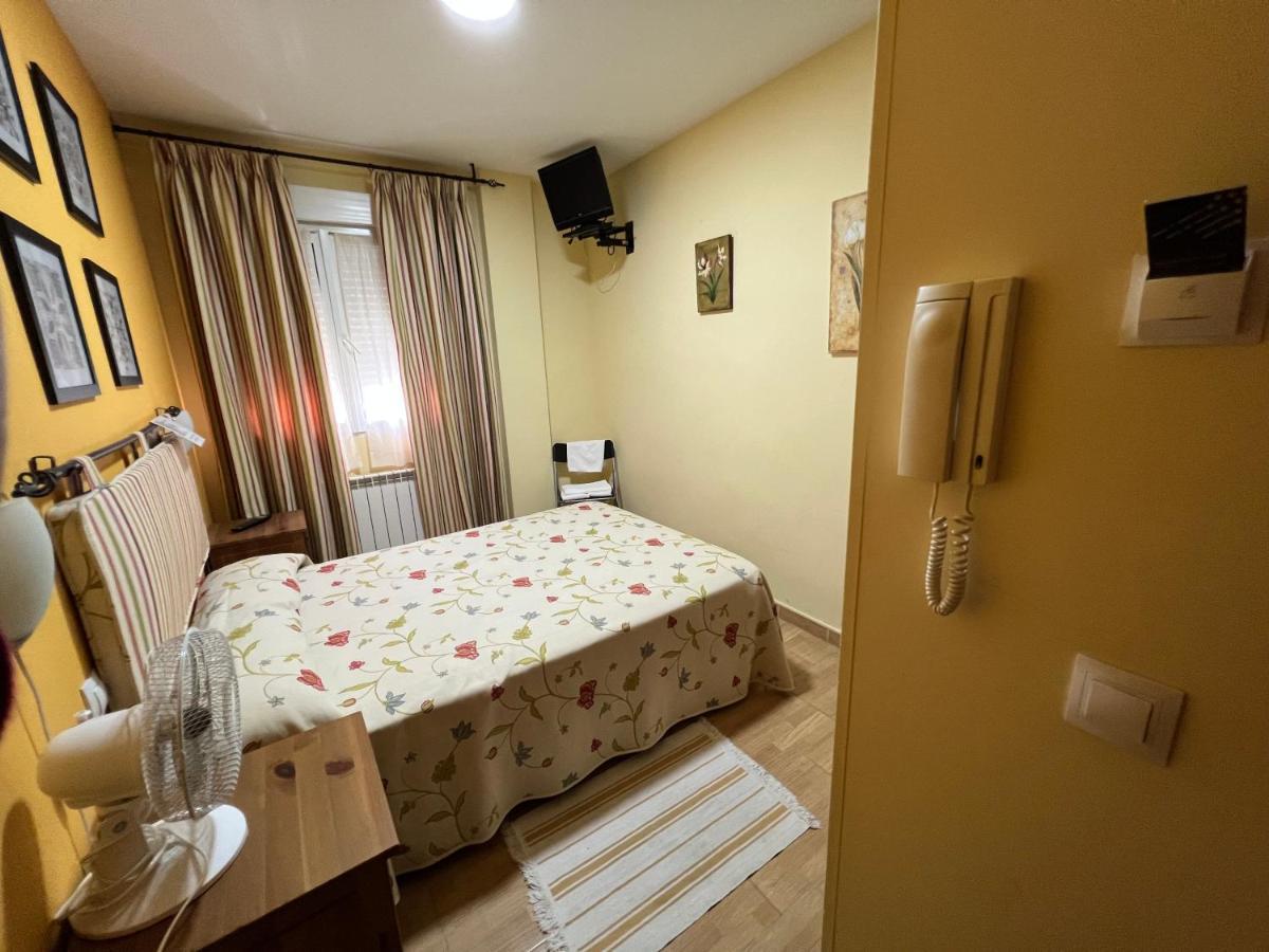 Hostal La Colmena Vicolozano Luaran gambar