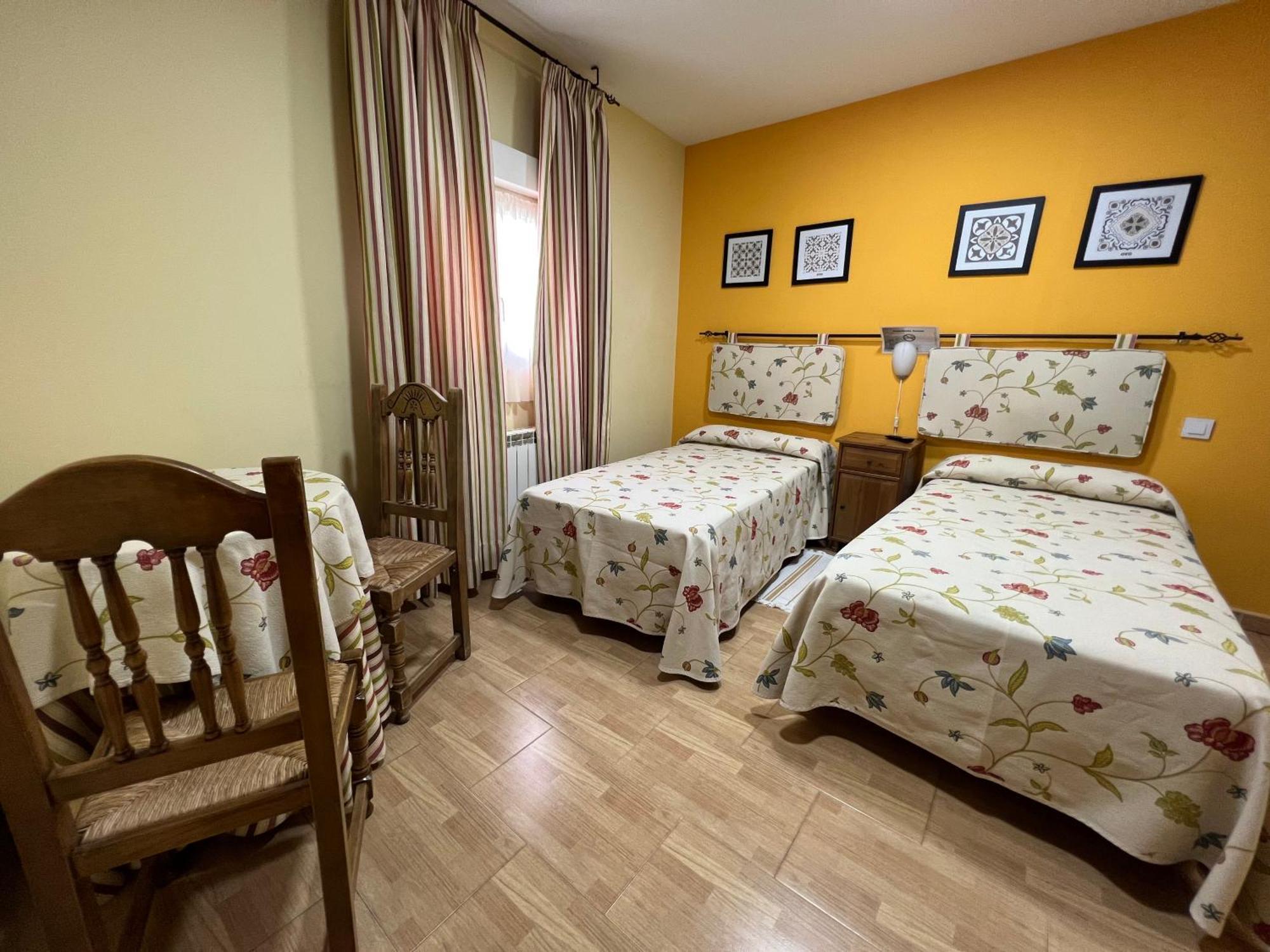 Hostal La Colmena Vicolozano Luaran gambar