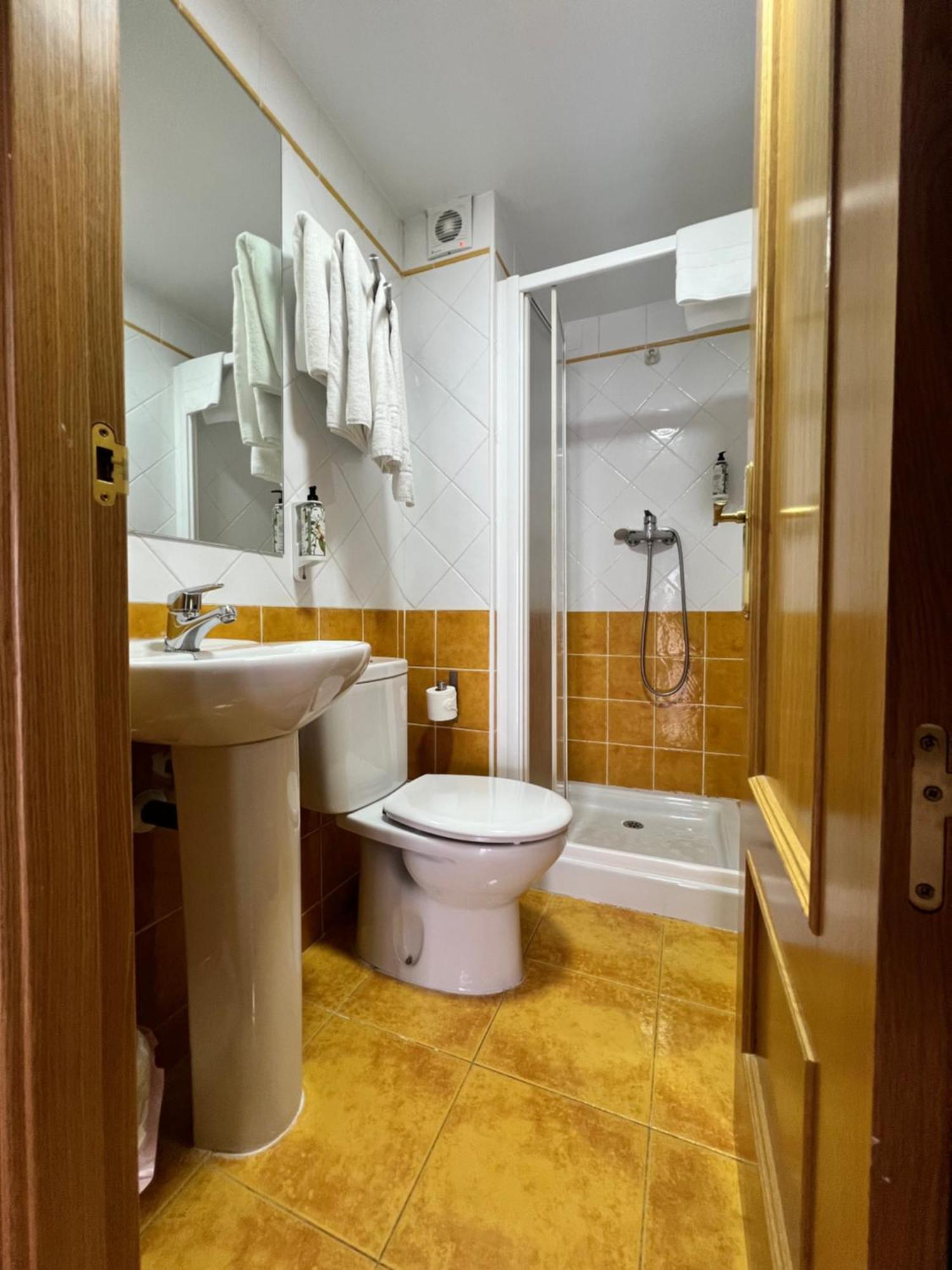 Hostal La Colmena Vicolozano Luaran gambar