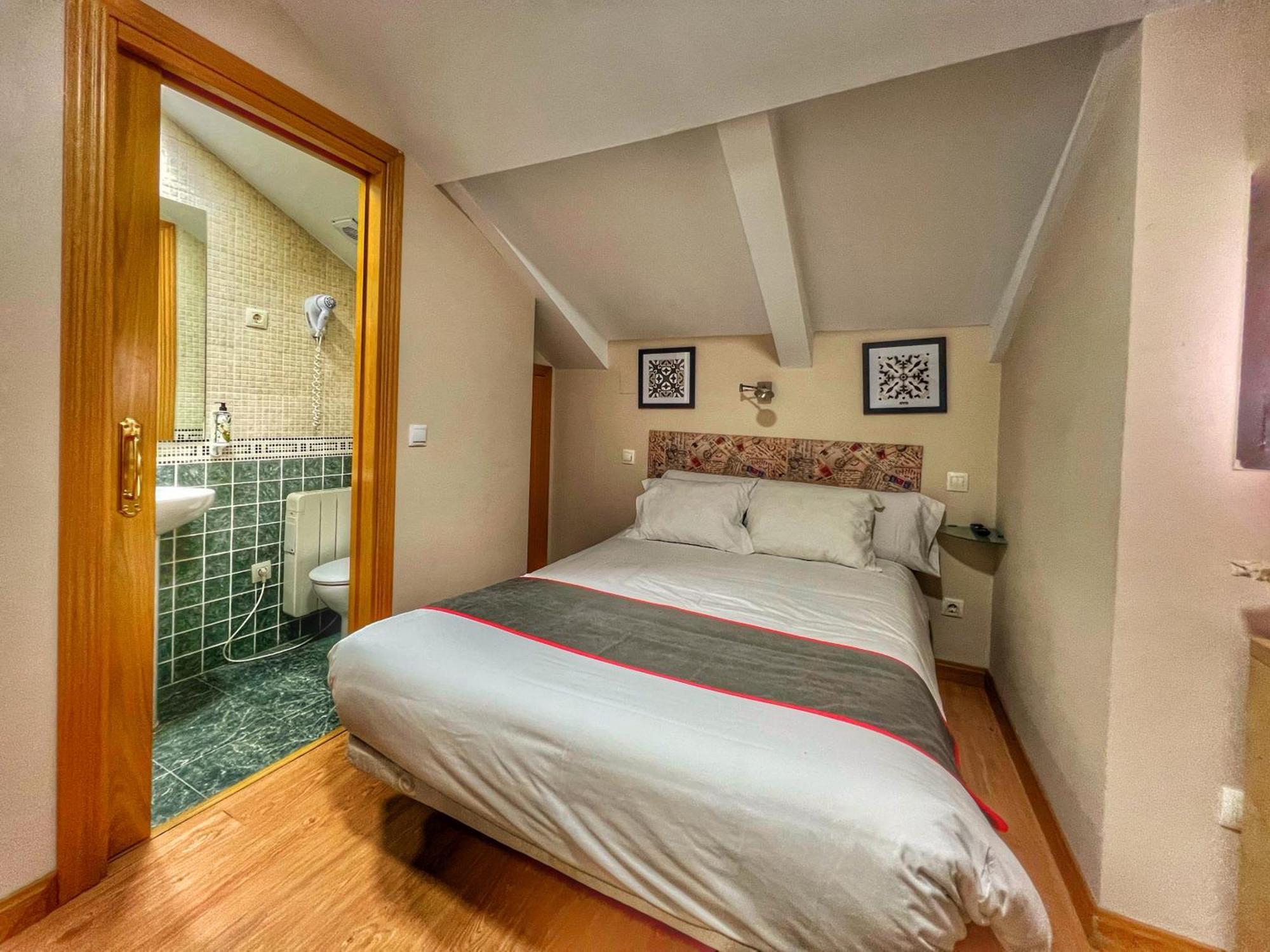 Hostal La Colmena Vicolozano Luaran gambar